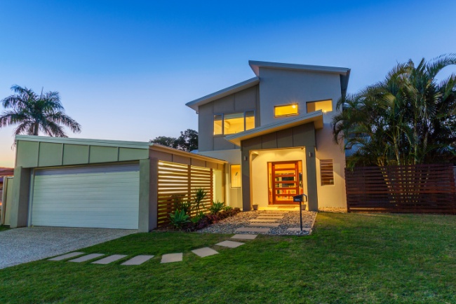 Local general contractor showcases modern house design in suburban neighborhood during twilight